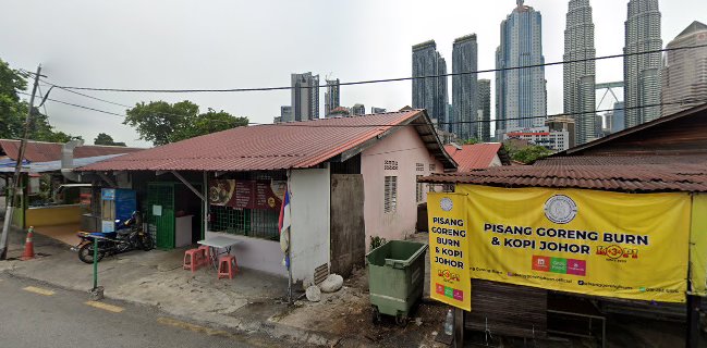 Ayam Penyet Mak Maya (warung mak ipah)