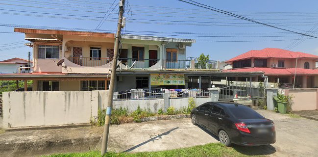 Flora Mee Kolok - Gastronomi dan perhotelan